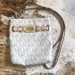 Micheal Kors cross body purse